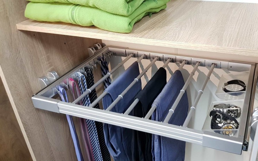 Выдвижная брючница Vibo