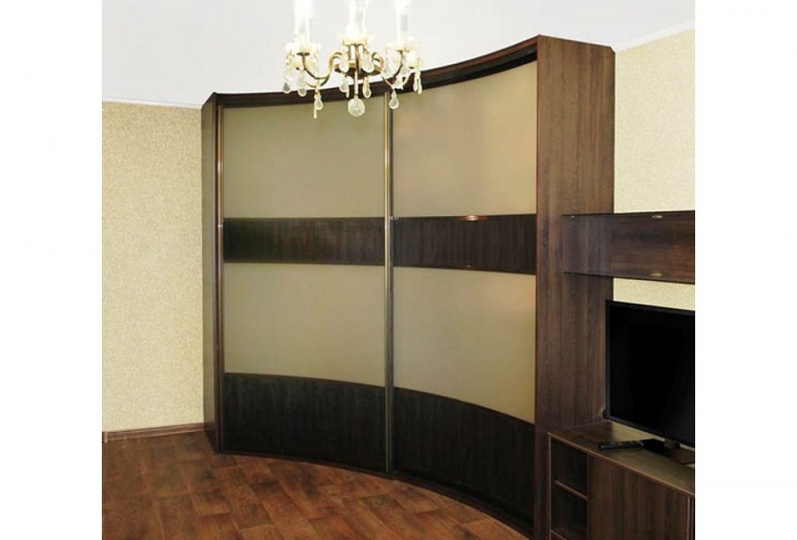 Угловой шкаф-купе в гостиную