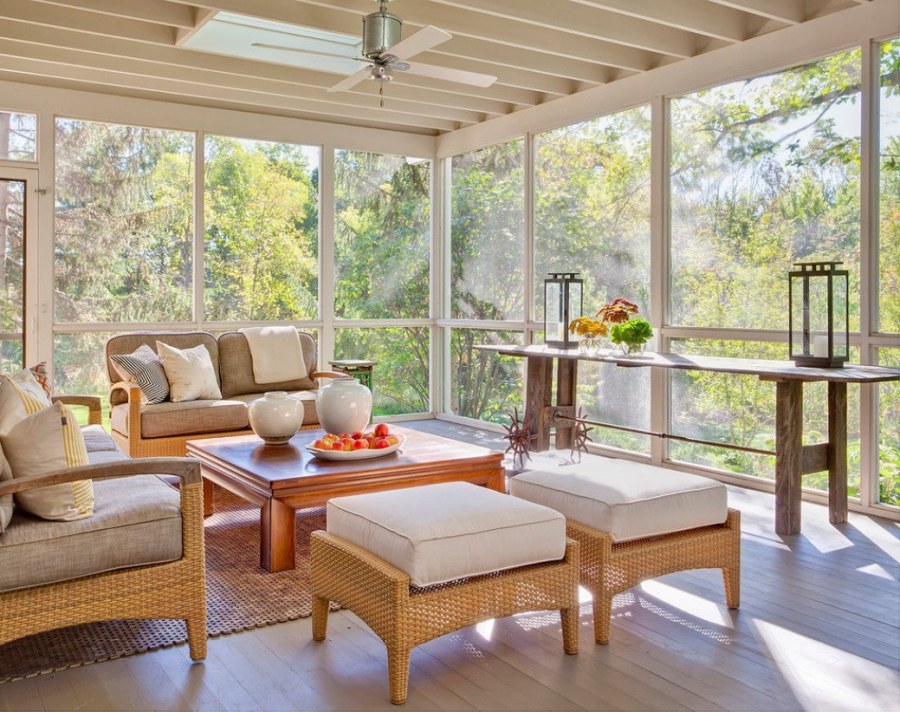 Интерьер веранды в загородном доме