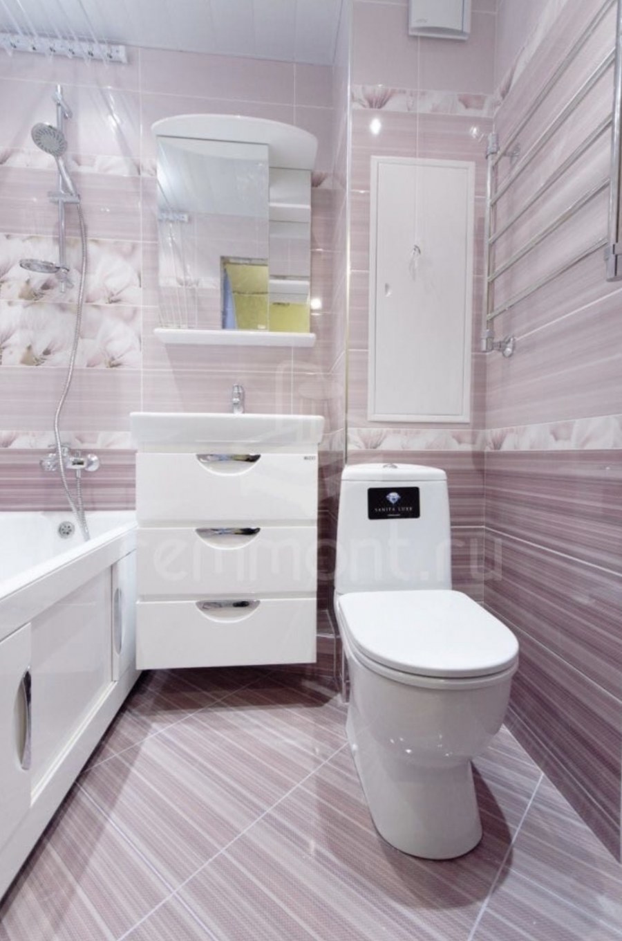 Современная ванная комната с туалетом