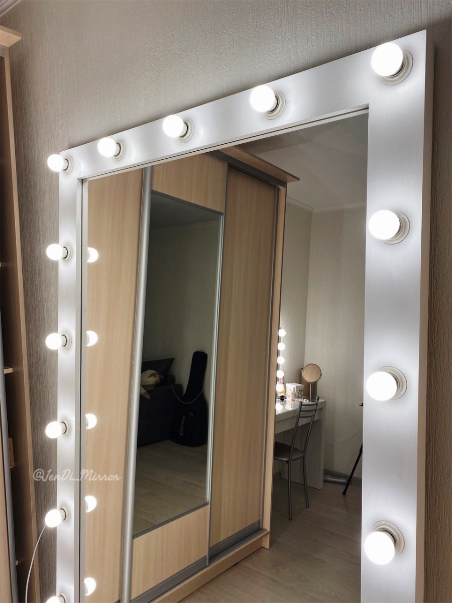 Зеркало гримерное 100х100