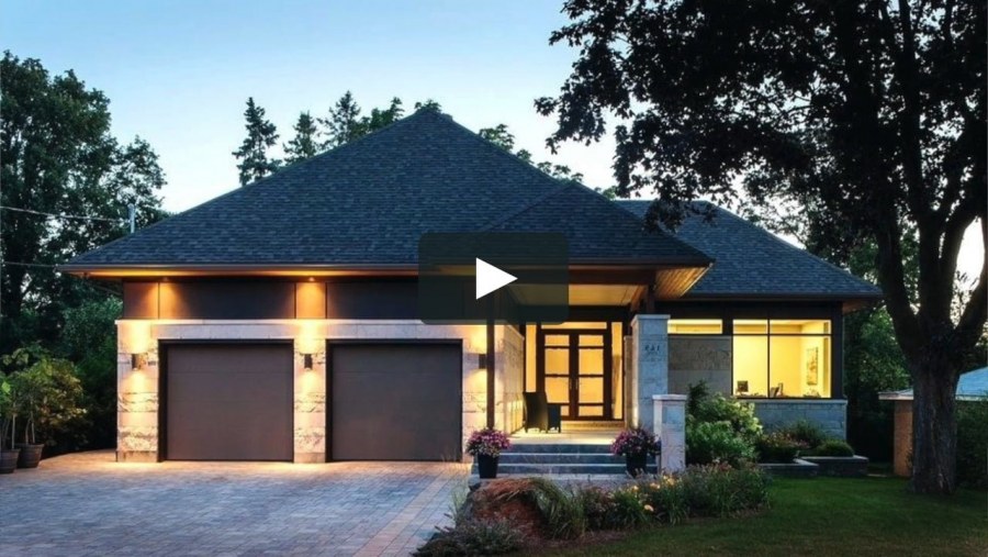 Дом бунгало с четырехскатной крышей