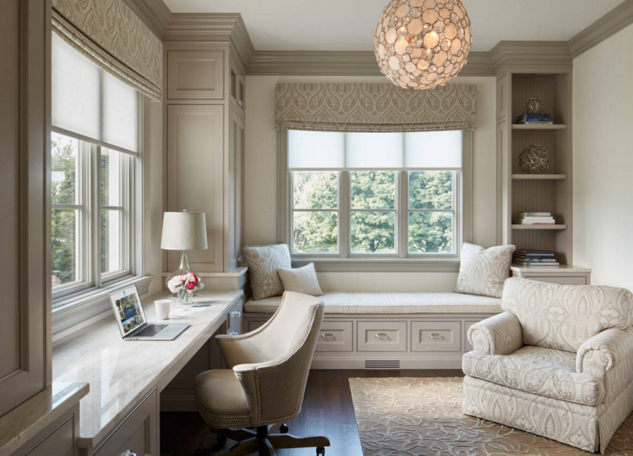 Интерьер комнаты с окном