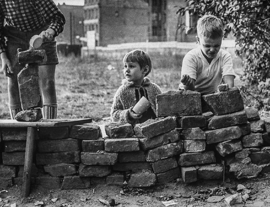 Дети на стройке