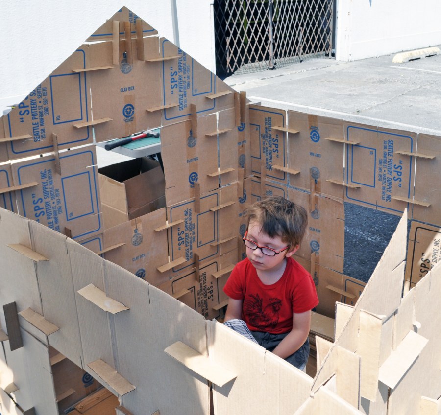 Строим дом из картона