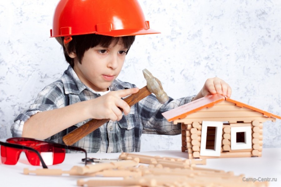Мальчик Строитель