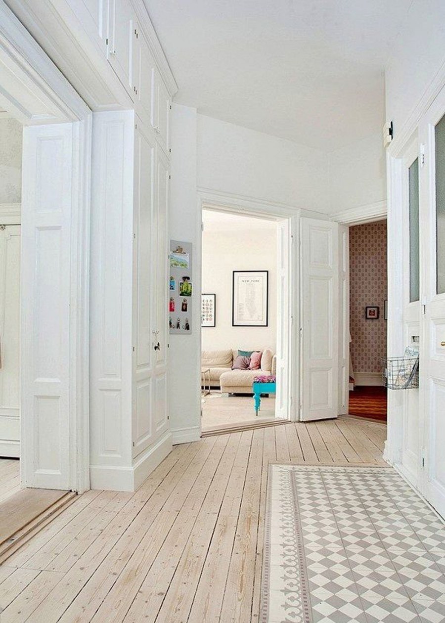 Плитка и паркет в коридоре