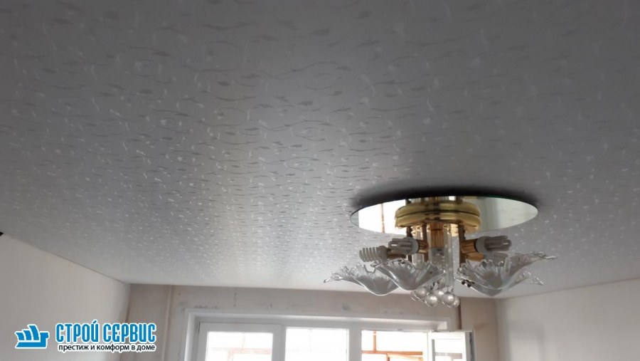 Натяжной потолок фактурный белый
