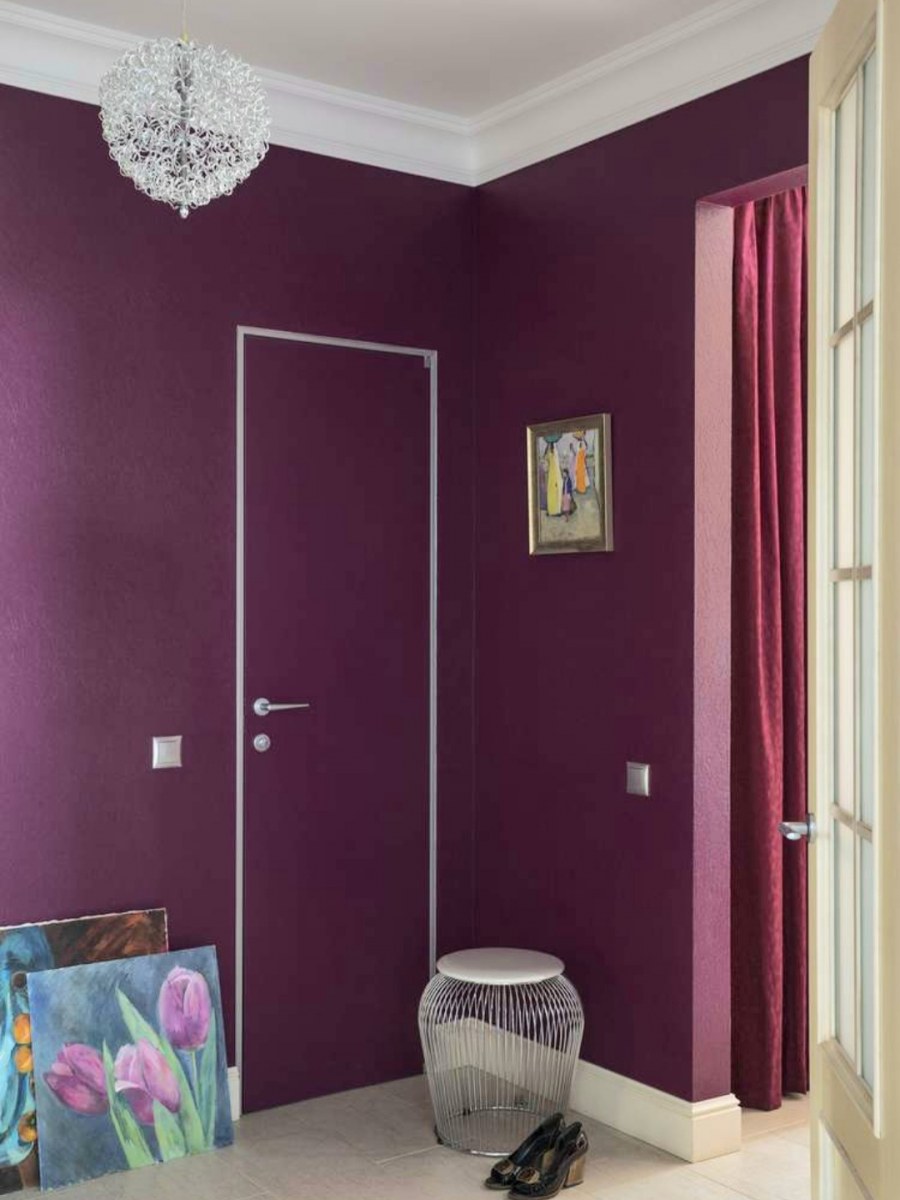 Прихожая в фиолетовом цвете