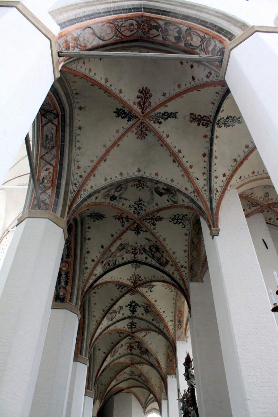 Своды на арочном потолке