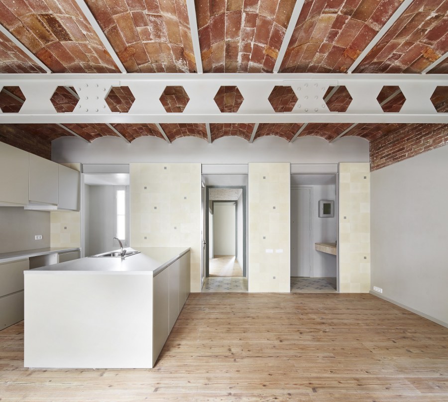 Потолок из кирпича