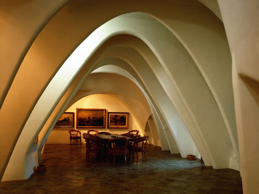 Сводчатый потолок