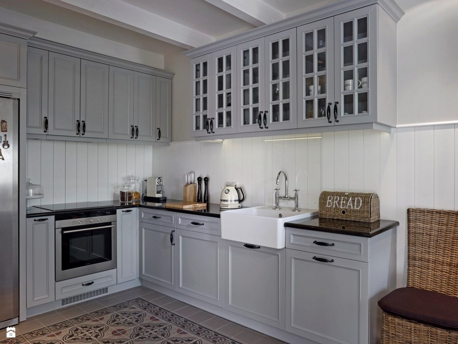Бело-серая кухня Прованс