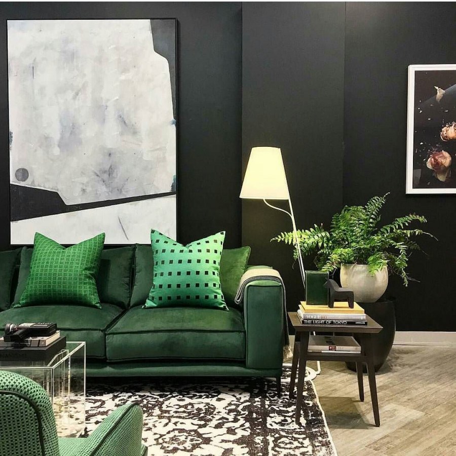 Диван темно зеленого цвета