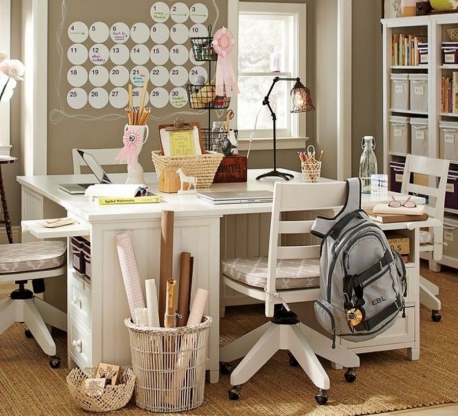 Рабочее место школьника дома