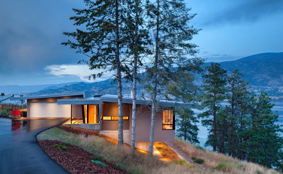 Резиденция в Канаде у озера