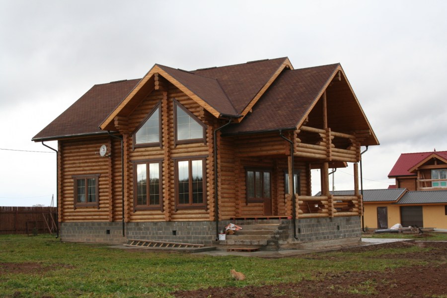 Фасады деревянных домов из бревна