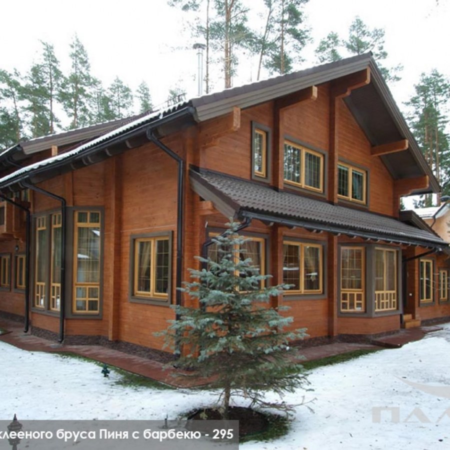 Коричневый дом из бруса