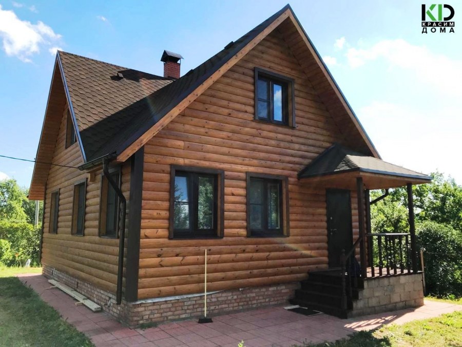 Коричневый деревянный дом