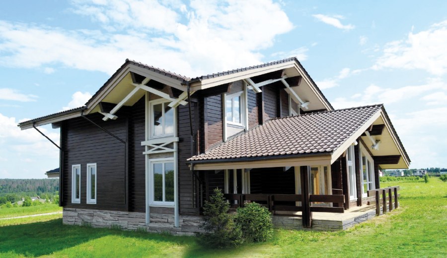 Коричневый деревянный дом