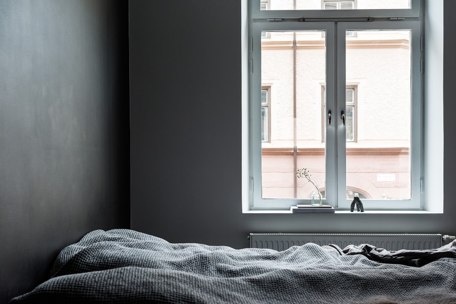 Темно серые окна