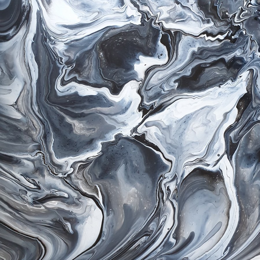 Мраморный пол на кухне современный