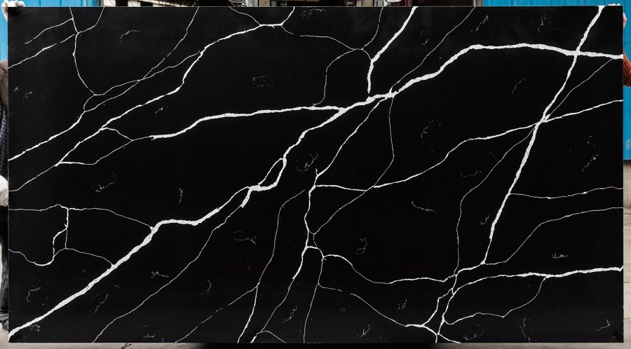 Красивый черный мрамор