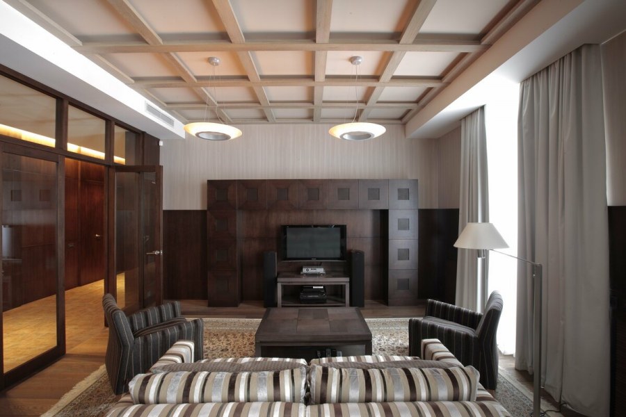 Декоративные балки в гостиной