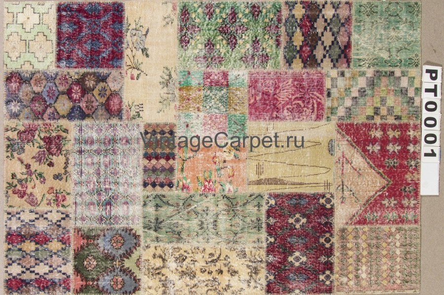 Яркий ковер в гостиную