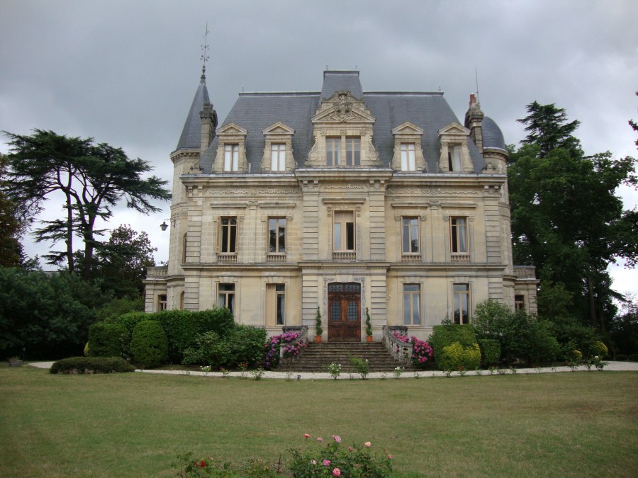 Особняк Шато-де-МОНТАПО во Франции.