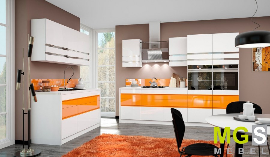 Кухня со стеклянными фасадами