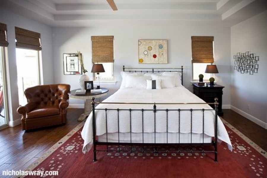 Спальня 12 кв.м кровать у окна