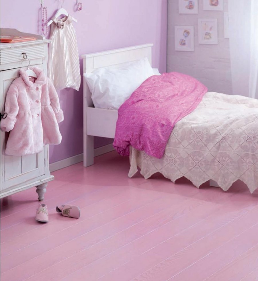 Розовый ламинат в интерьере