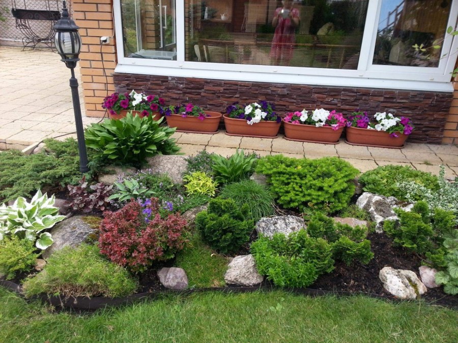 Клумбы на участке 6 соток