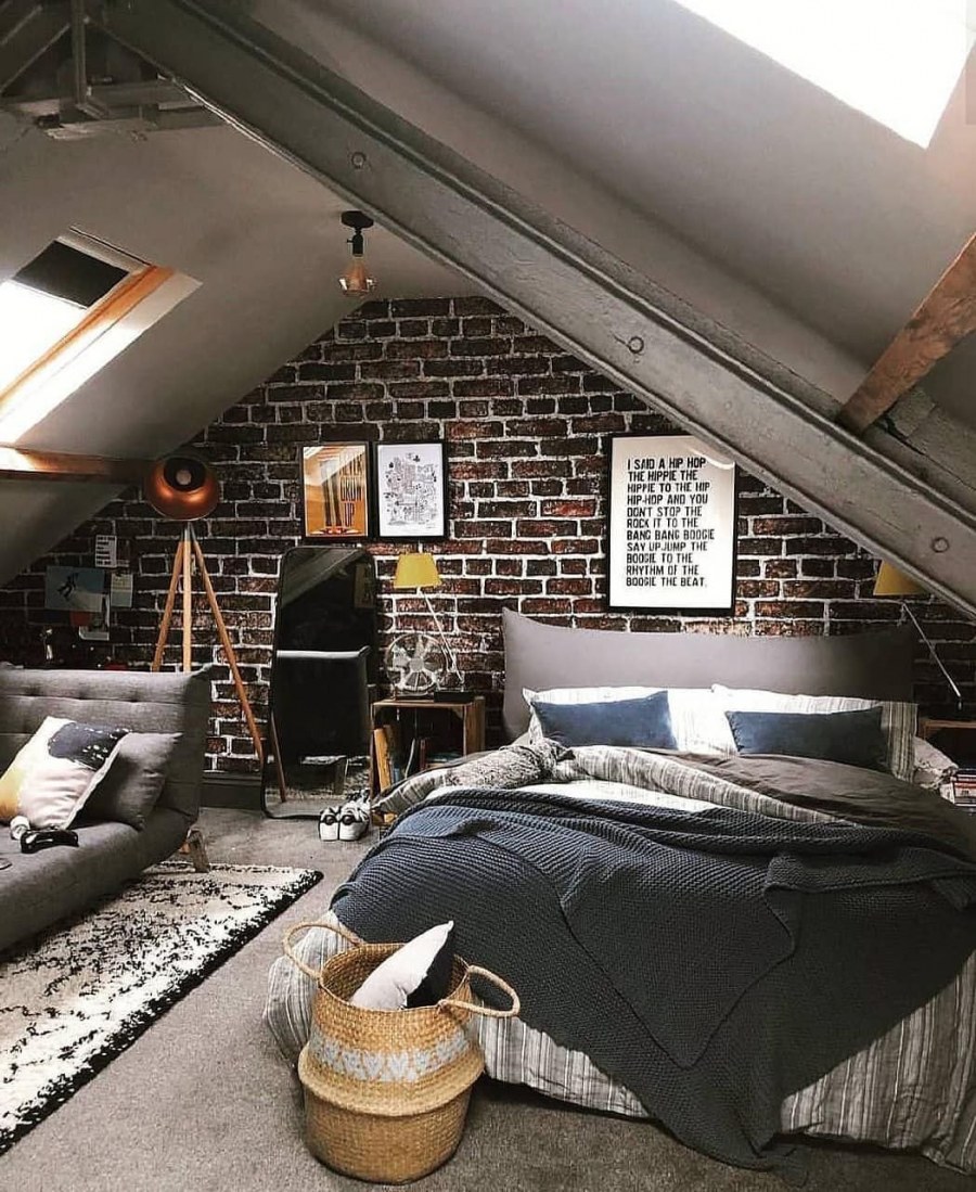 Спальня на мансарде в стиле лофт