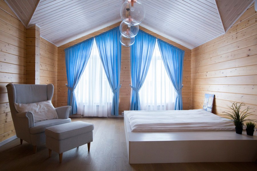 Фальшбрус в интерьере мансарды