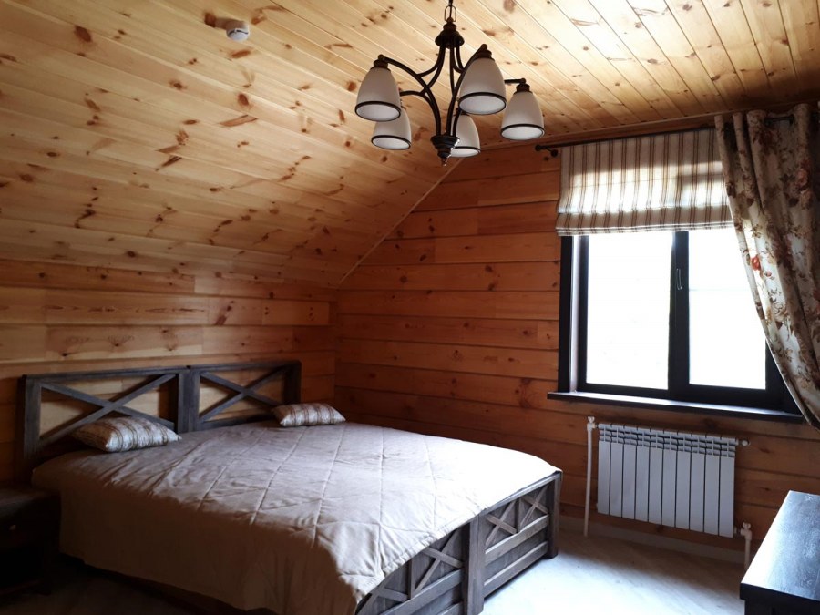 Кабинет в стиле Кантри в мансарде