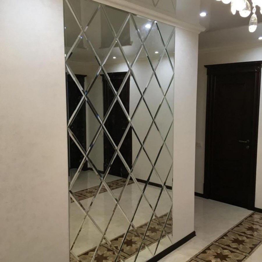 Зеркальное панно в прихожей