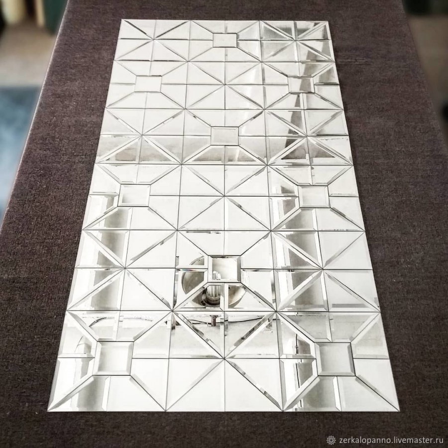 Панно из квадратных зеркал
