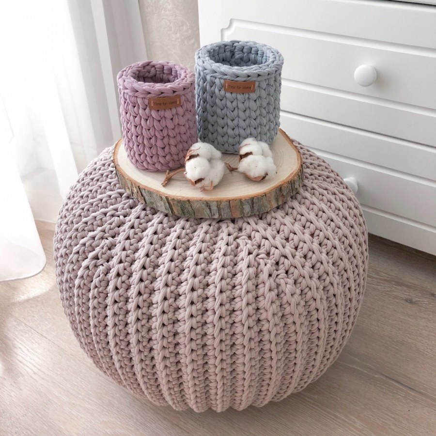 Пуф из трикотажной пряжи