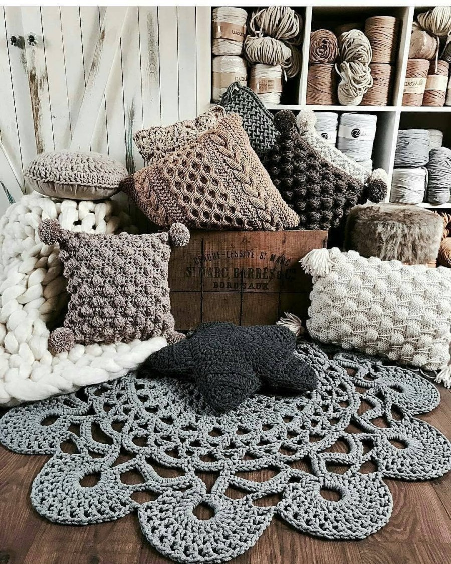 Вязаные интерьерные подушки