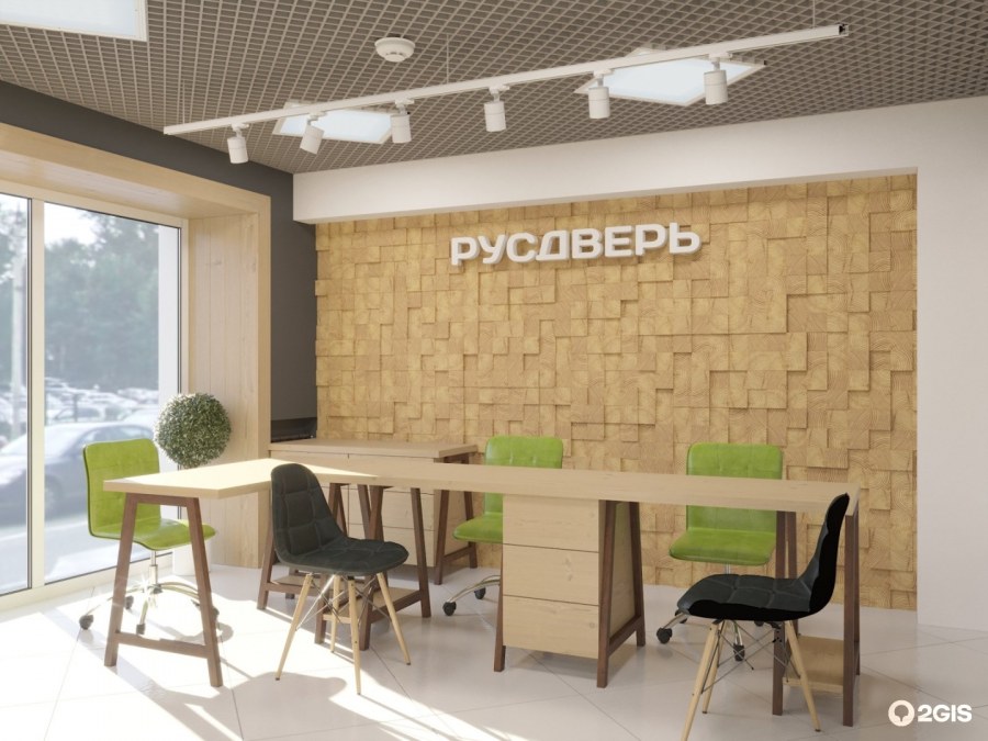 Интерьер гостиной с яркими акцентами