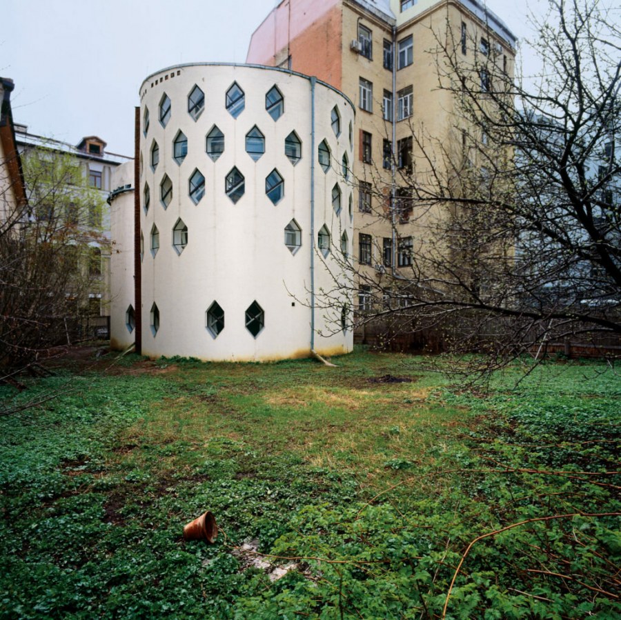 Дом в Кривоарбатском переулке Мельников