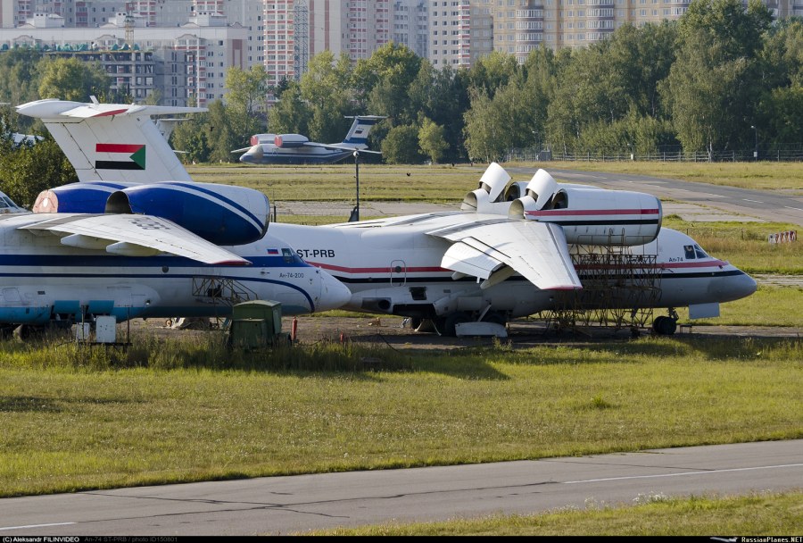 Военные самолеты в Остафьево