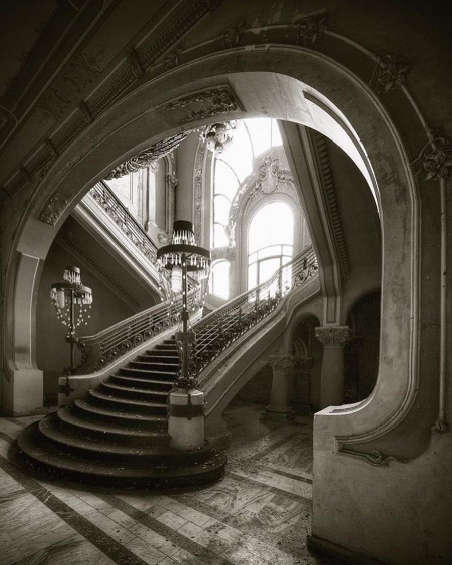 Старинный особняк изнутри