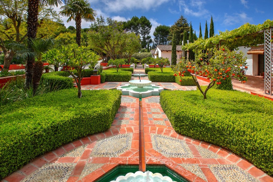 Сады испано-мавританский стиль бассейн