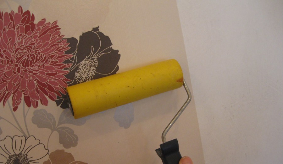 Наклеивание обоев