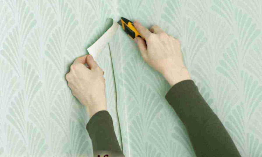 Стык обоев в углу