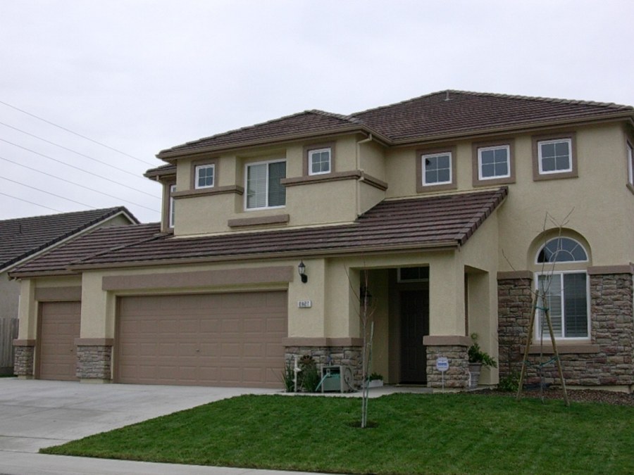 Фасады домов краска