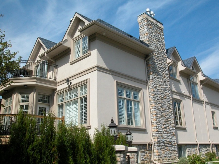 Светлые фасады домов